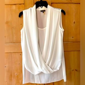 Vince Camuto drapey silk-like blouse. Machine wash. Size XS